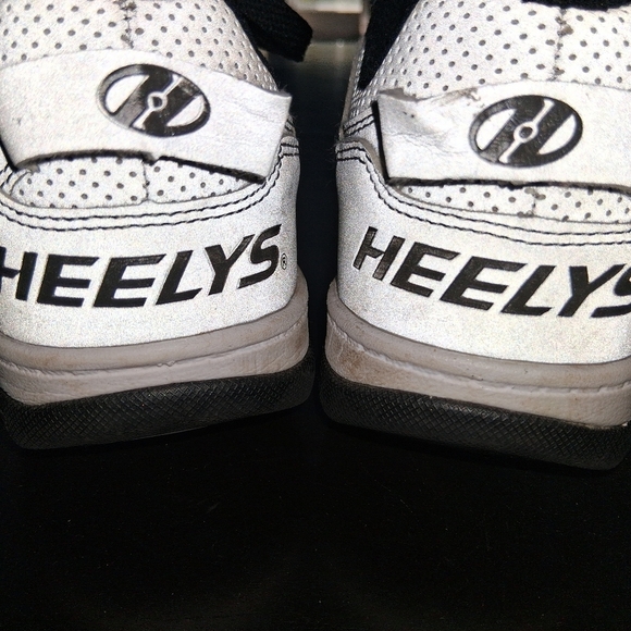 Heelys Silver Pop Out Skates/ Sneakers  Youth 2 - Picture 5 of 9